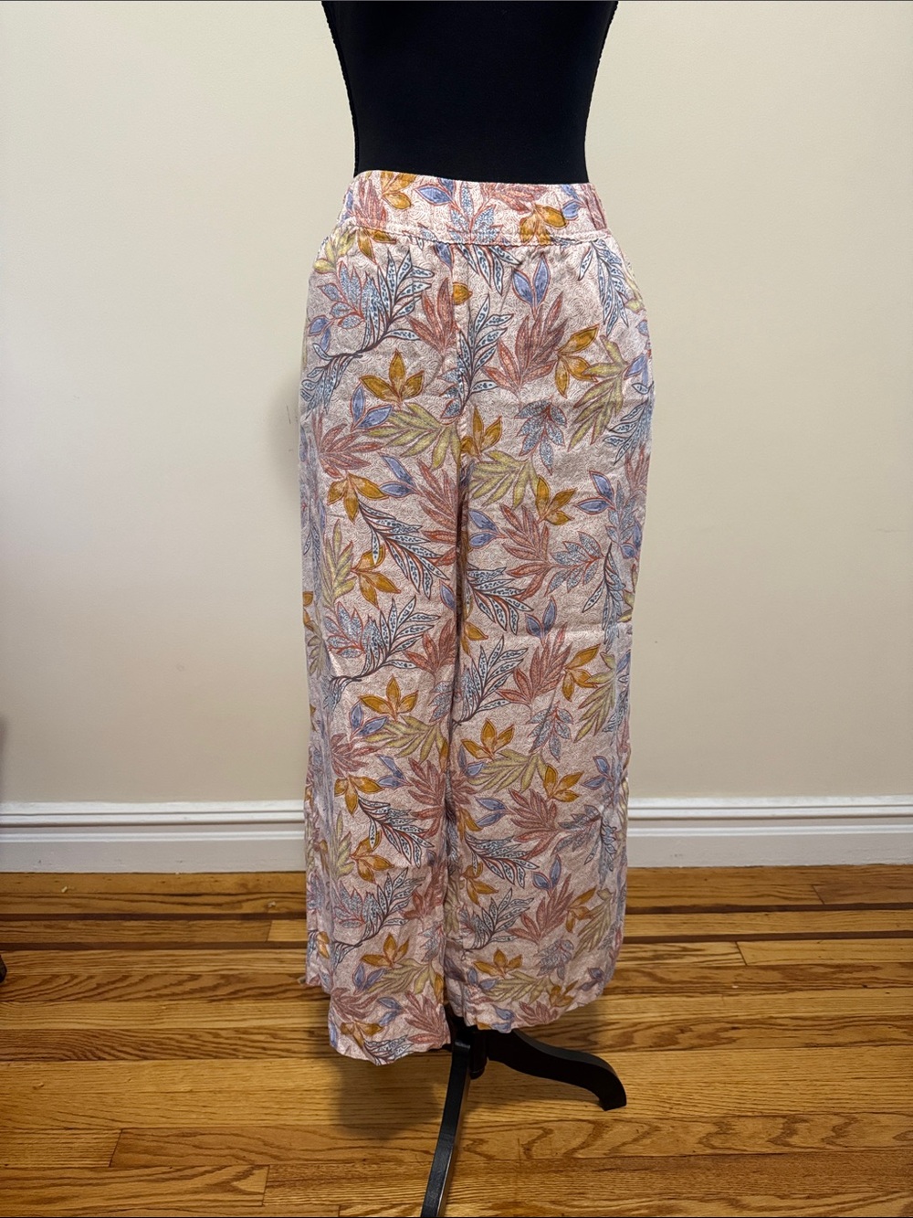 Nicole Miller Floral Leaf Print Cropped Lounge Pants — Multicolor 100% linen